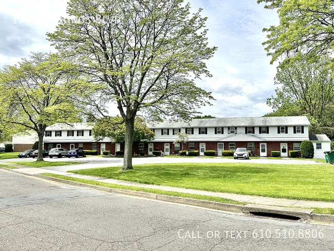 Building Photo - 1736 Hastings Rd