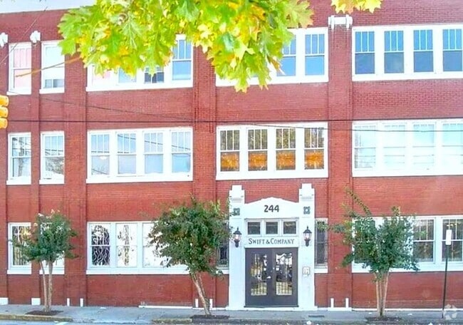 Building Photo - 244 Peters St SW Rental