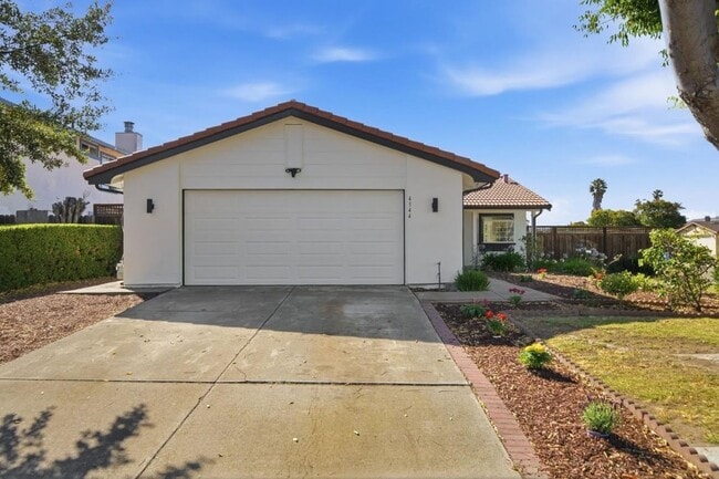 Building Photo - 4344 Chippendale Dr