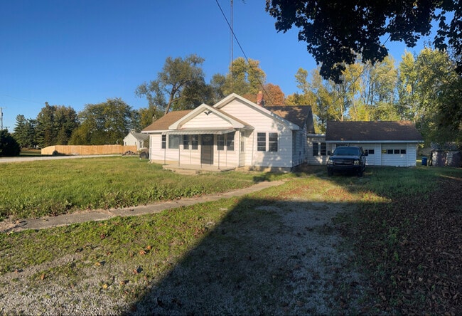 Building Photo - 2581 E Main St