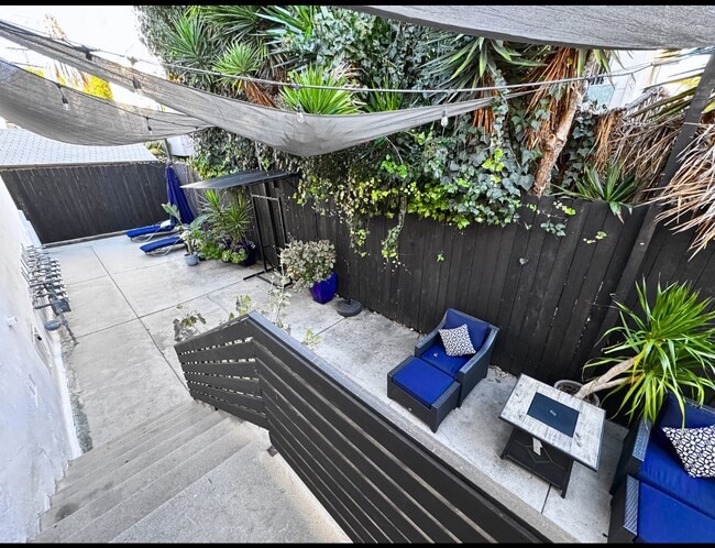 Photo - 1330 N Martel Ave