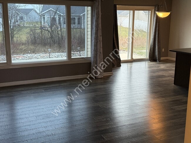 Photo - 473 Greenpointe Pkwy