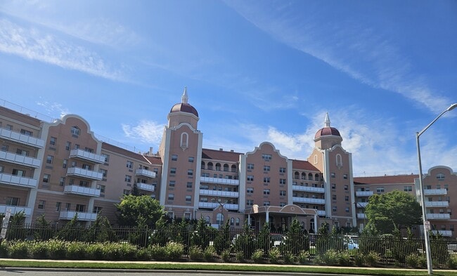 Building Photo - 2 Richmond Rd Unit 4th floor