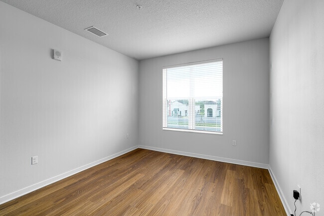 2BR, 2BA - 822SF - Living Room