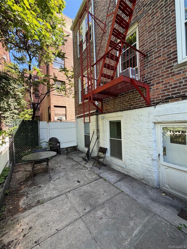 Photo - 646 W 207th St Unit 1