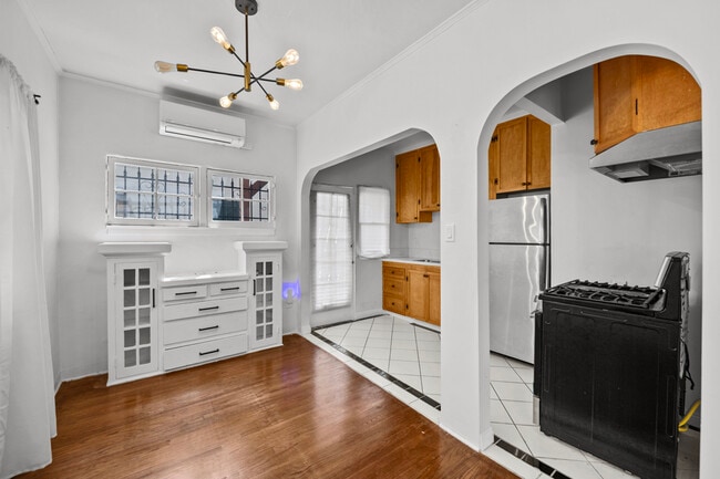 Building Photo - 647 N Spaulding Ave Unit 643.25 Rental