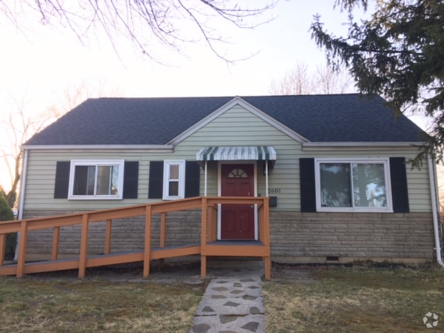 Building Photo - 2601 Millvale Ave Rental