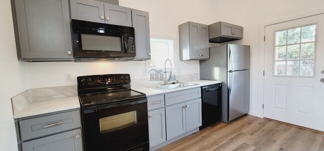 Building Photo - 5621 N 44th St