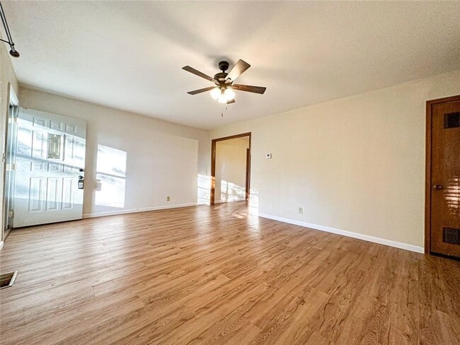 Photo - 102 Brenda Ave