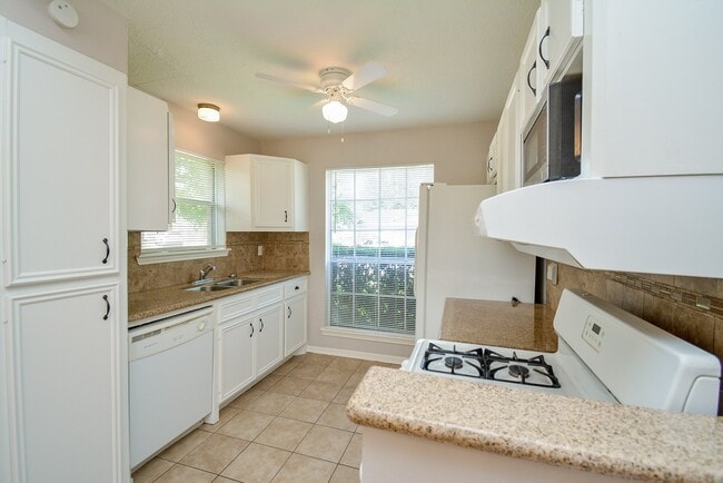 Photo - 1910 Crosscoach Ln