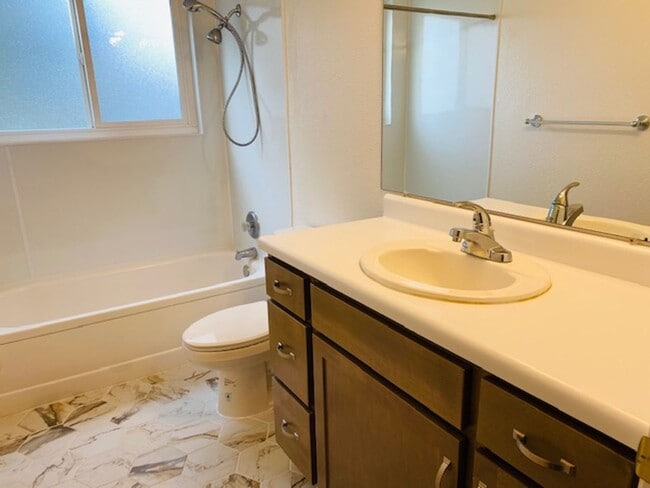 Photo - $1,650 Palm & Shaw, 2 Bedroom Condo - N Wi...