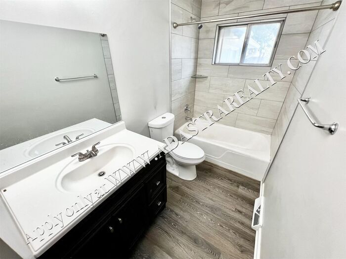 Photo - Spacious Shawnee Duplex-Available NOW!! House