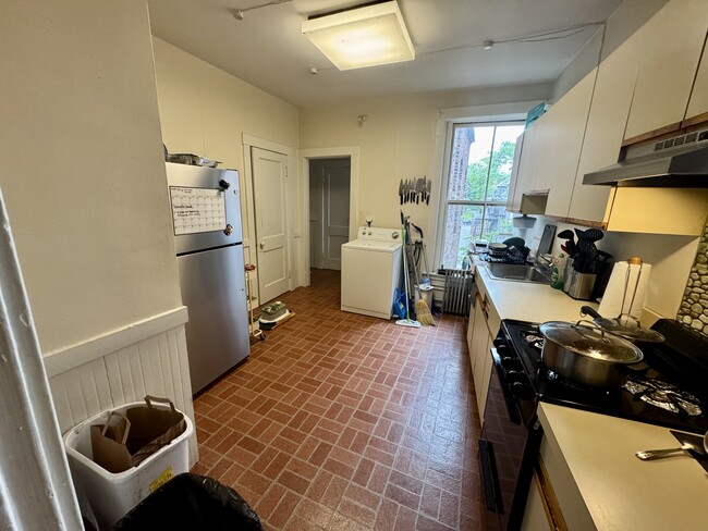 106 Strathmore Rd Unit 3