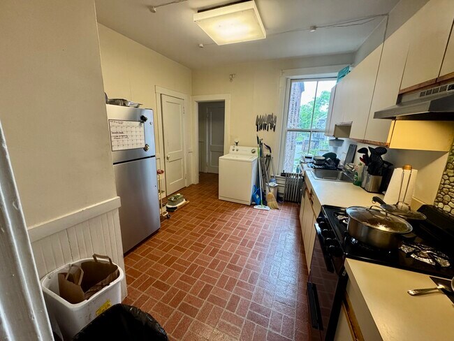 Photo - 106 Strathmore Rd Unit 3