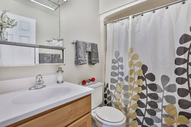 Eagle Pointe Bathroom