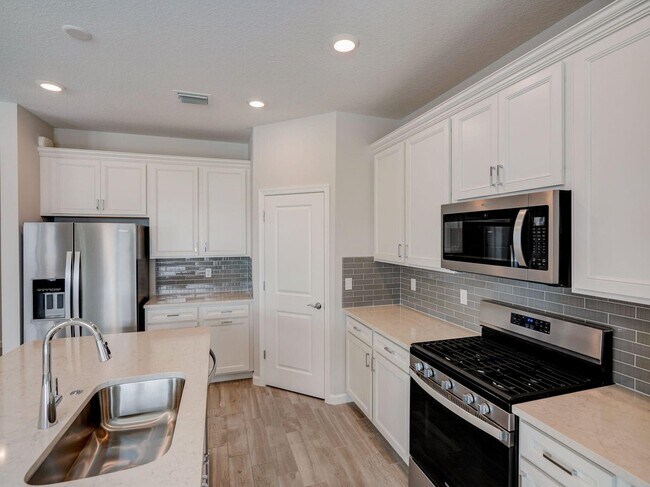 Southeast Courances Drive Port - Image 