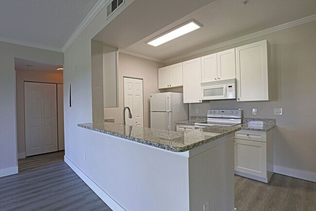Photo - Villa Grand 11480-123 Unit 11480 Villa Grand #123