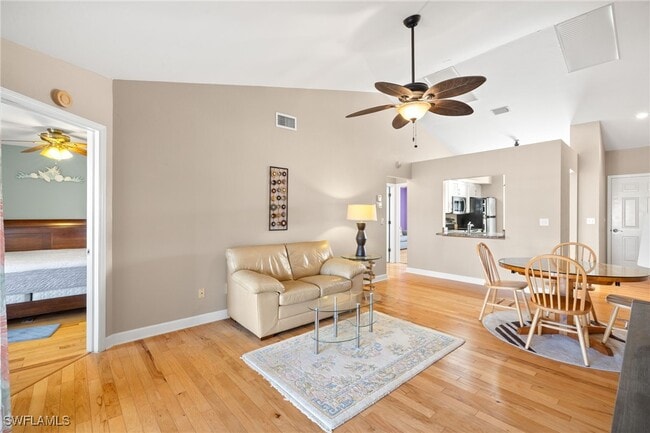 Photo - 4616 SE 5th Pl Unidad 208