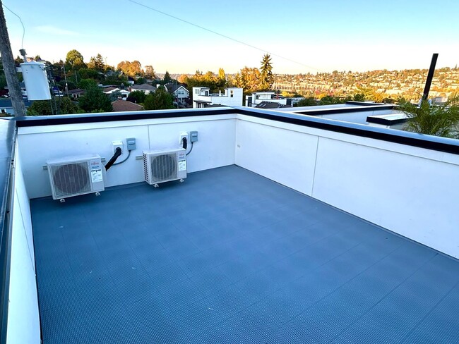 Photo - Magnolia newer 2Bed 2Bath Townhouse with Rooftop Deck