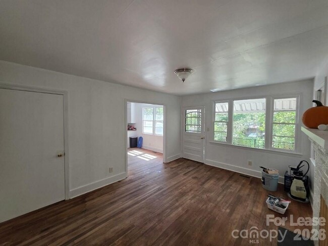 123 Larchwood Dr