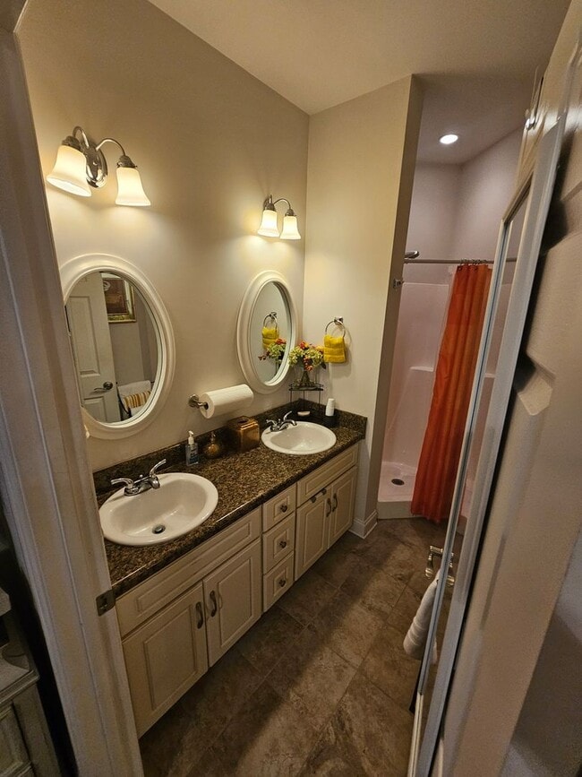 Photo - 3 bdrm 2.5 bath in downtown area
