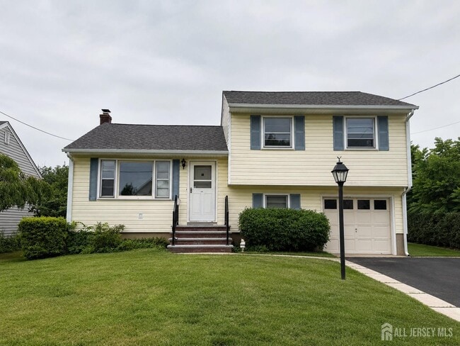 Building Photo - 304 Fairlamb Ave
