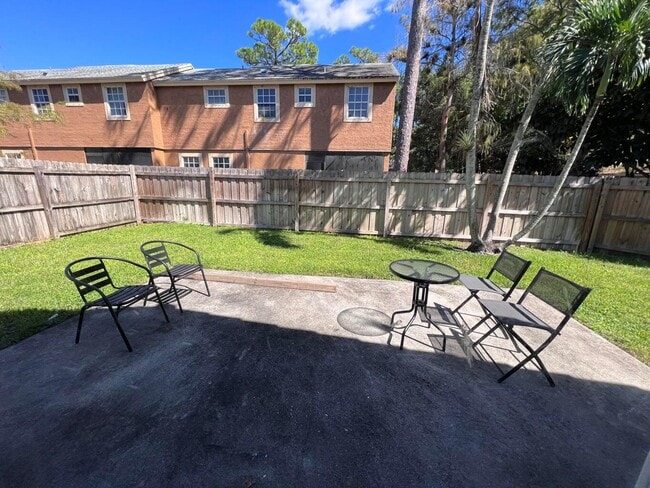 Photo - 1598 Hawthorne Pl