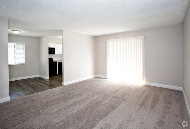 1BD/1BA - 810 SqFt - Living Space