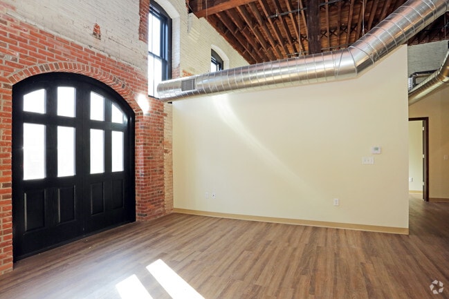 3BR, 2BA - 1,506 SF - Living Room