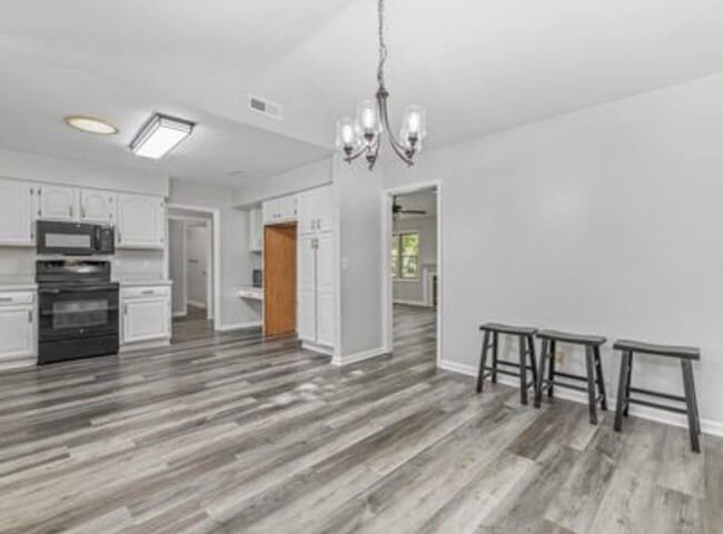 Photo - 400 Killarney Dr