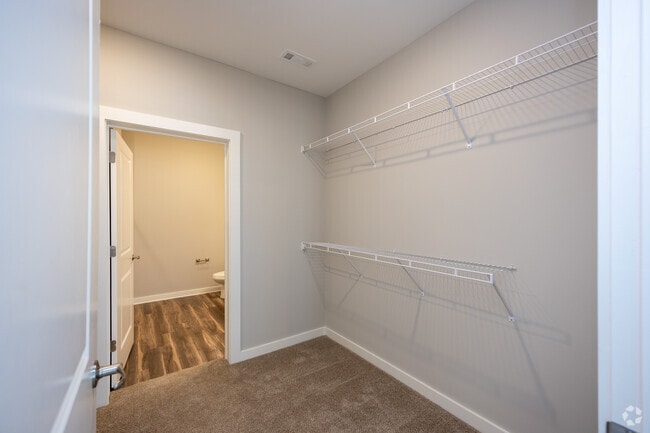 2BR, 2BA - 965SF