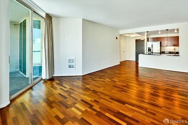 Building Photo - 88 King St Unit 619