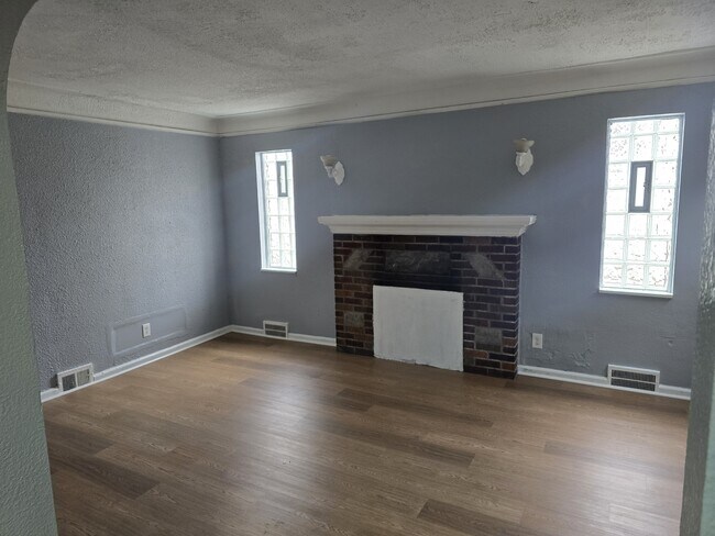 Photo - 5026 Philip St