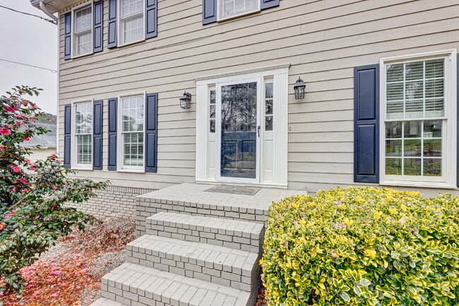 Photo - 4843 McPherson Dr NE