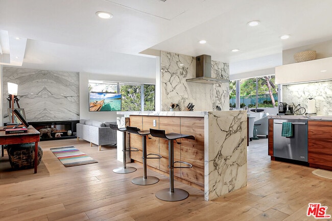 Building Photo - 17352 Sunset Blvd Unit 301