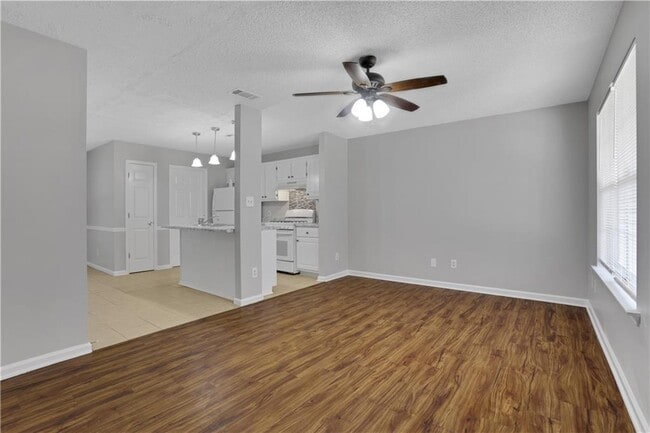 Photo - 1338 N Hampton Dr