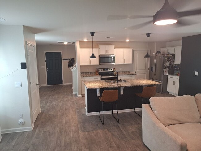 Photo - **HURRY!!! REDUCED RENT IF MOVED IN BY NOV...