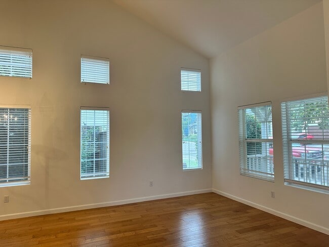 Photo - 1708 Spur Ridge Ln