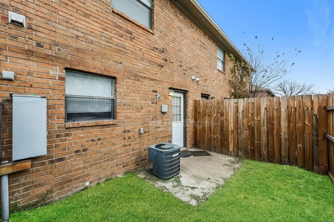 Photo - 5905 Shadydell Dr