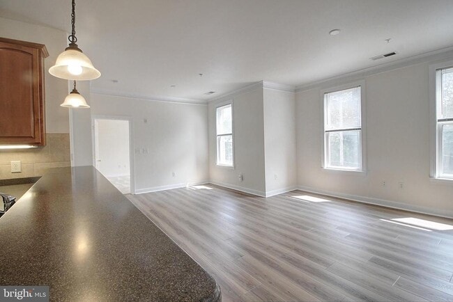 Photo - 35 E All Saints St Unidad 321