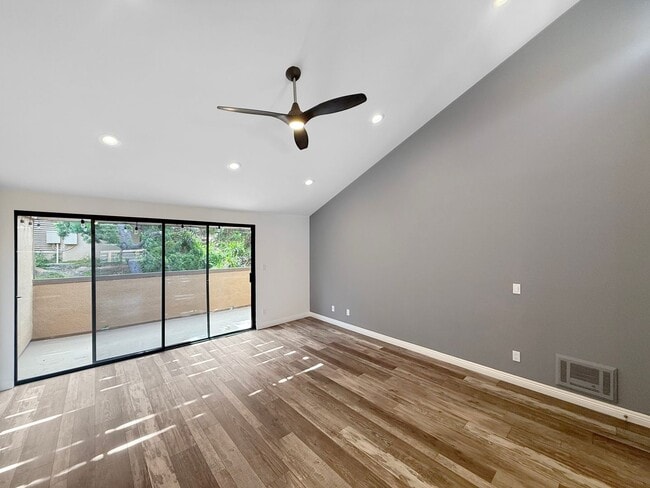 Stunning 2 bed/1.5 bath condo in the desir... - Stunning 2 bed/1.5 bath condo in the desir...
