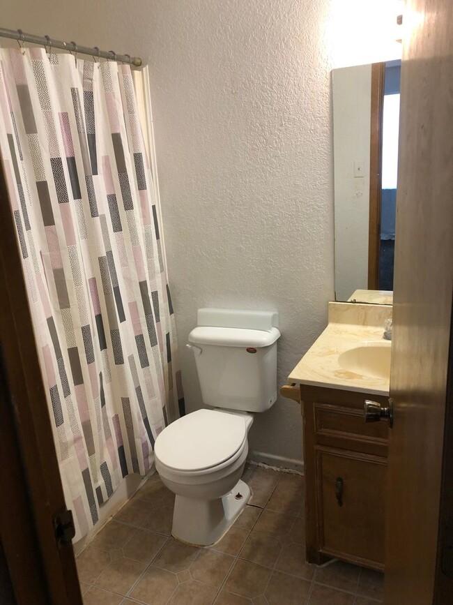 Building Photo - 906 E Birch St Unit B