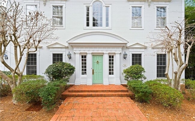 Photo - 430 W Wesley Rd NW