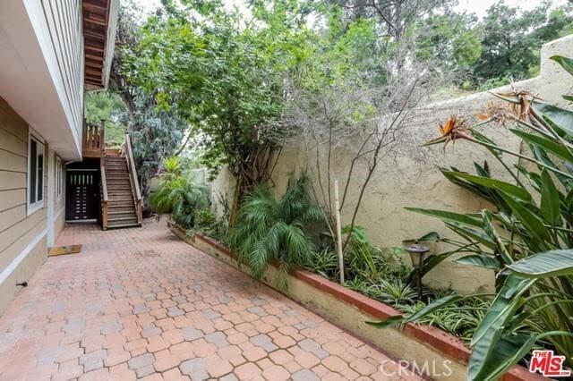 Photo - 2400 N Beverly Glen Blvd Casa