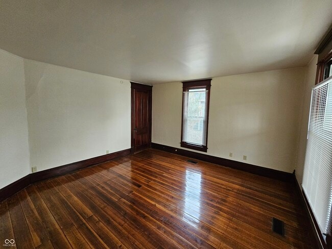 Photo - 408 S Main St