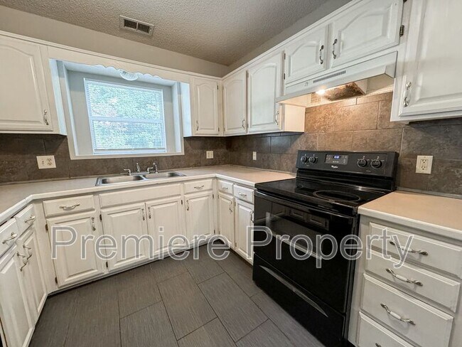 Photo - 8505 Greenwood Rd