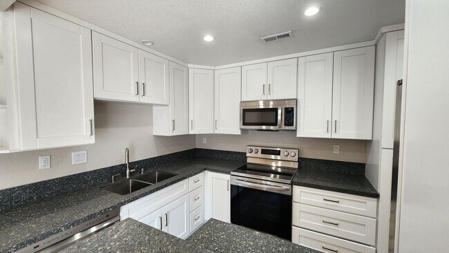 Photo - 1 Bedroom Condo West of I-5 in Del Mar Unit G