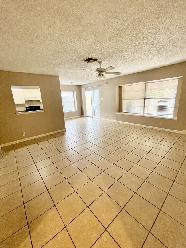 Photo - 1078 Honey Tree St