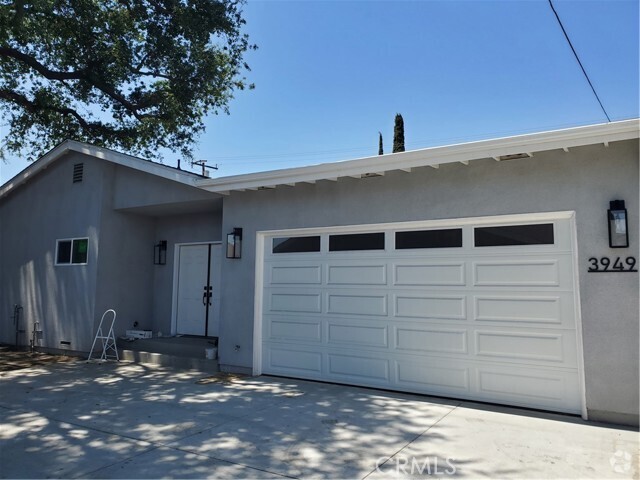 Building Photo - 3945 Sycamore Ave Rental