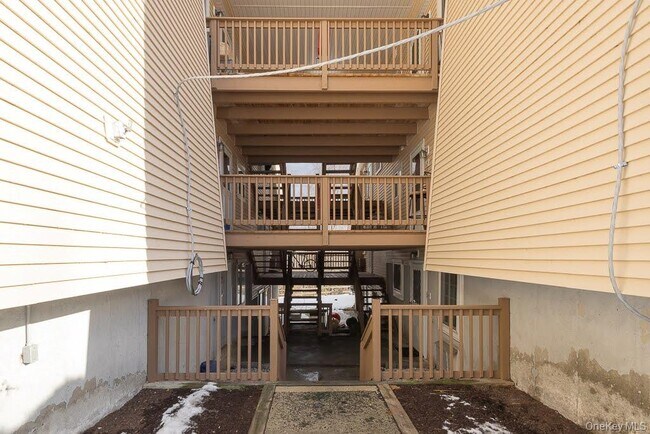 Photo - 529 Fox Run Ln